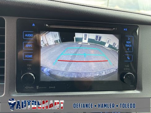 Used 2016 Toyota Sienna L image 27