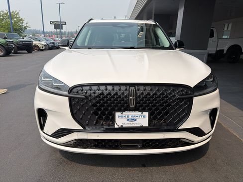 Used 2025 Lincoln Aviator Reserve w/ Equipment Group 201A AWD/4WD image 2