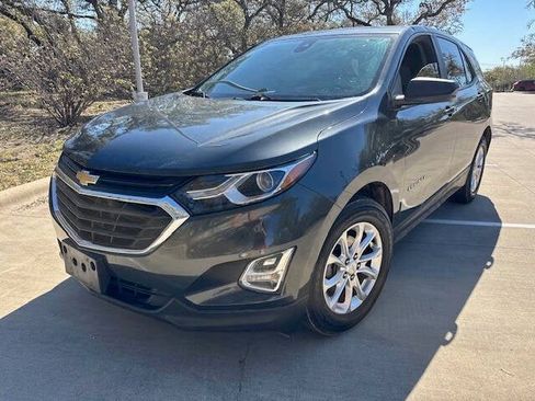 Used 2020 Chevrolet Equinox LS w/ LS Convenience Package image 4