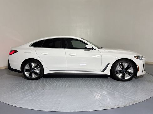 Used 2026 BMW i4 eDrive40 w/ Premium Package RWD image 8