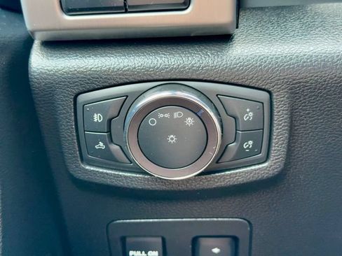 Used 2019 Ford F150 Platinum w/ Equipment Group 701A Luxury AWD/4WD image 31