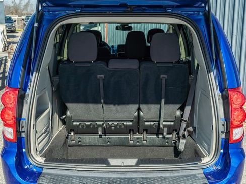 Used 2018 Dodge Grand Caravan SE w/ UConnect Hands-Free Group image 14