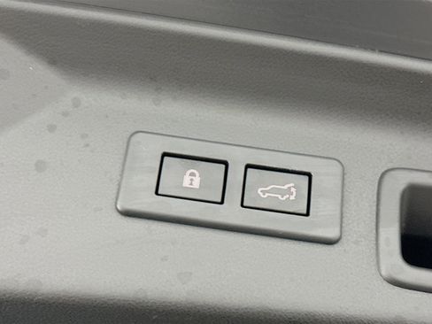 Used 2025 Subaru Forester Premium AWD/4WD image 31