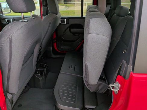 Used 2024 Jeep Gladiator Sport image 45