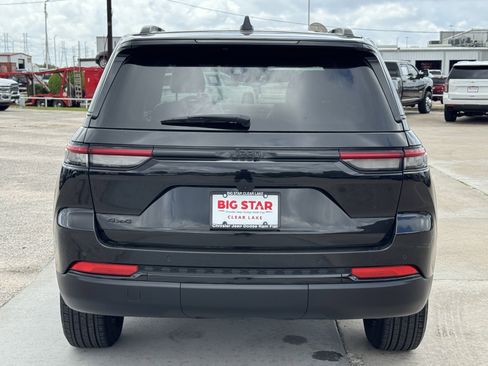 Used 2025 Jeep Grand Cherokee Altitude image 10