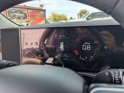 Used 2025 Hyundai Santa Fe SEL image 30