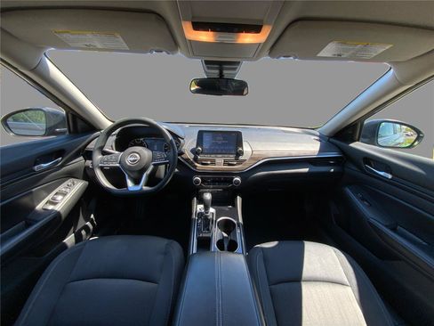 Used 2024 Nissan Altima 2.5 SV FWD image 21