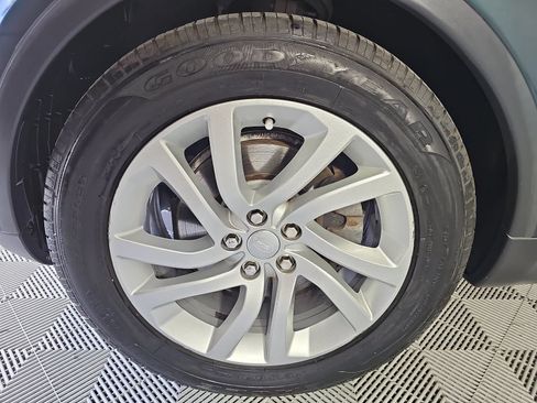 Used 2017 Land Rover Discovery HSE AWD/4WD image 10