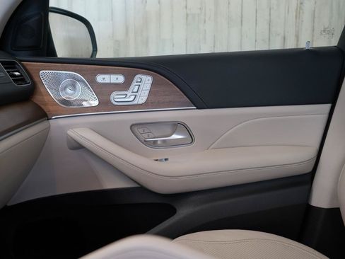 Used 2022 Mercedes-Benz GLS 580 4MATIC image 33