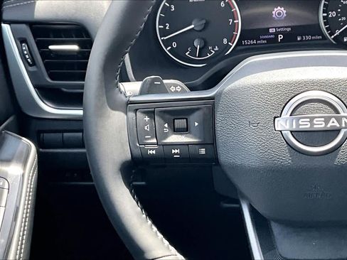 Used 2026 Nissan Rogue SV FWD image 23
