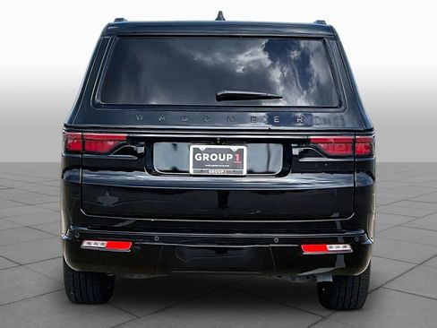 Used 2023 Jeep Wagoneer Series II RWD image 5