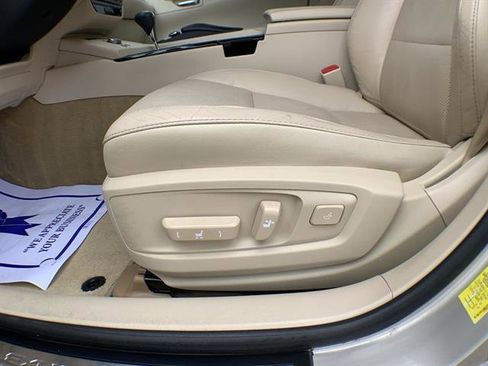 Used 2013 Lexus ES 300h w/ Luxury Pkg image 12