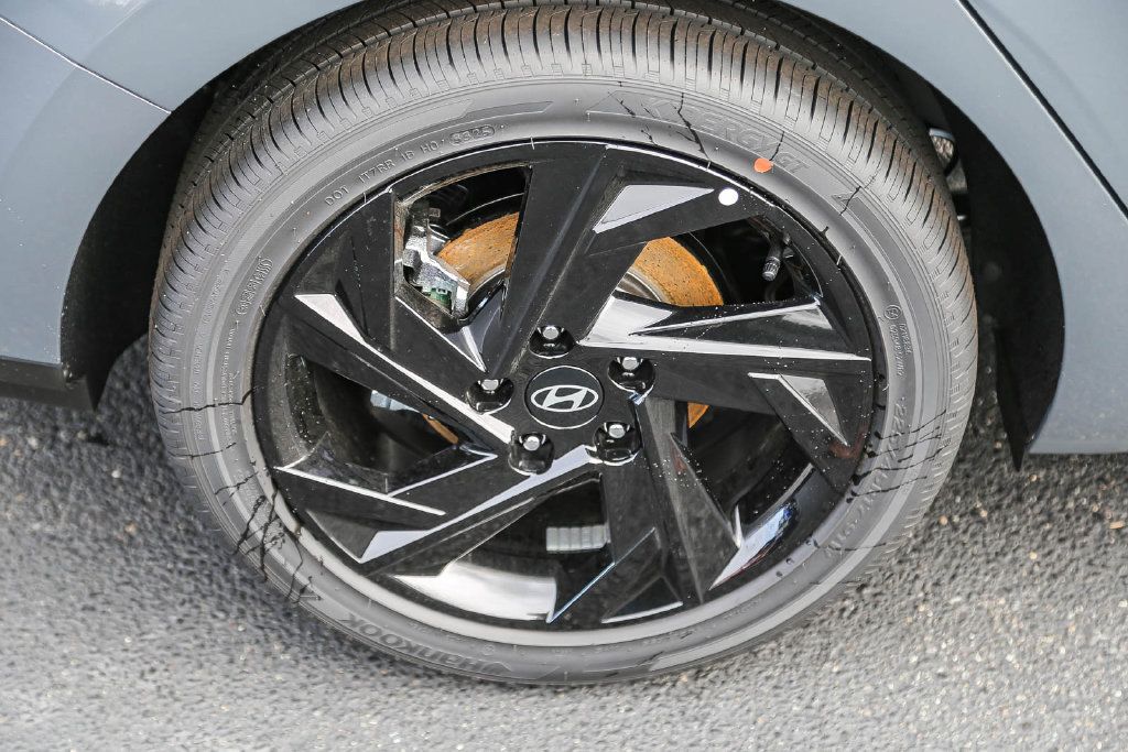 Certified 2026 Hyundai Elantra SEL FWD image 11