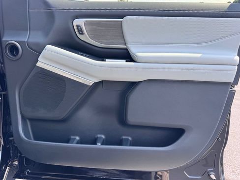 Used 2025 Ford Expedition Platinum w/ Platinum Ultimate Package AWD/4WD image 29