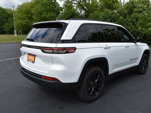 Certified 2024 Jeep Grand Cherokee Altitude AWD/4WD image 5
