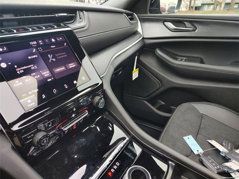 New 2025 Jeep Grand Cherokee 4WD image 28