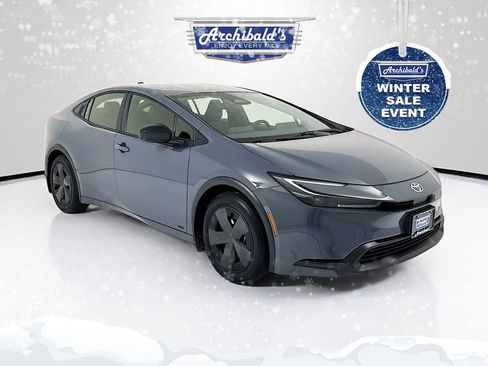 Used 2024 Toyota Prius LE image 1