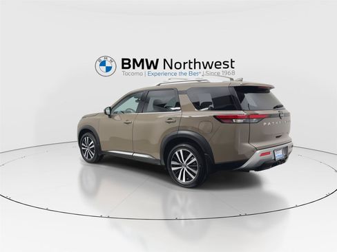 Used 2023 Nissan Pathfinder Platinum w/ Cargo Package AWD/4WD image 12