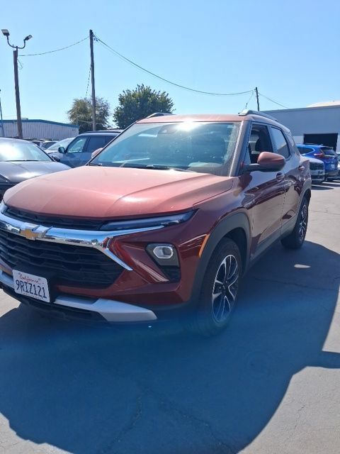 Used 2025 Chevrolet TrailBlazer LT FWD image 3