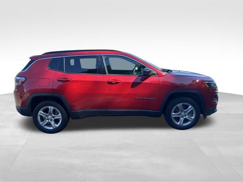 Used 2024 Jeep Compass Latitude AWD/4WD image 6