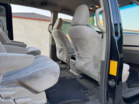 Used 2014 Toyota Sienna LE AWD/4WD image 7