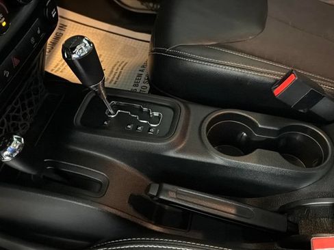 Used 2018 Jeep Wrangler Sport AWD/4WD image 23
