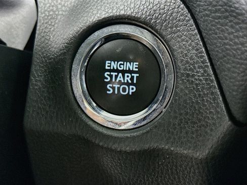 Used 2025 Toyota RAV4 XLE AWD/4WD image 21