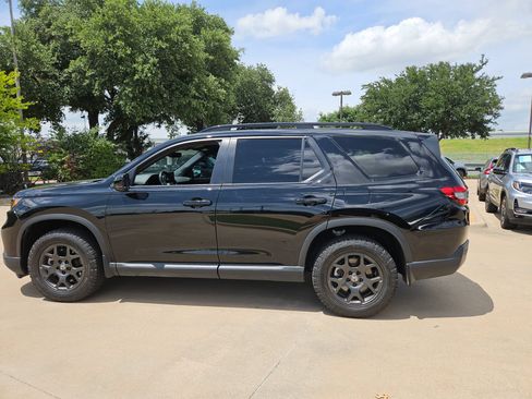 Certified 2025 Honda Pilot TrailSport image 9