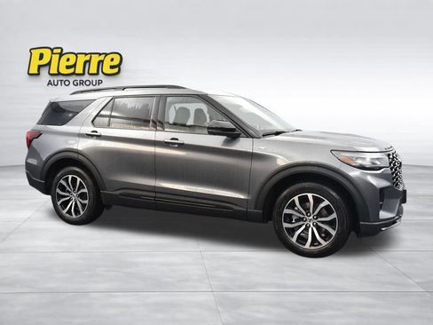New 2026 Ford Explorer ST-Line image 3