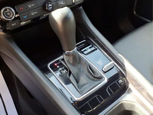 Used 2024 Jeep Compass Latitude AWD/4WD image 11