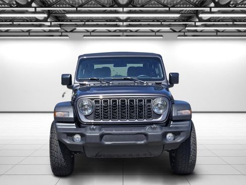 Used 2025 Jeep Wrangler Sport AWD/4WD image 4