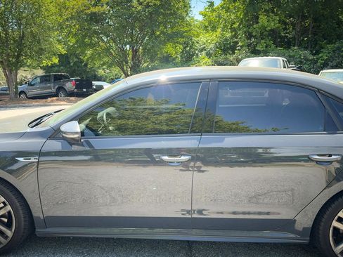 Used 2018 Volkswagen Passat 2.0T R-Line w/ R-Line Lighting Package FWD image 5