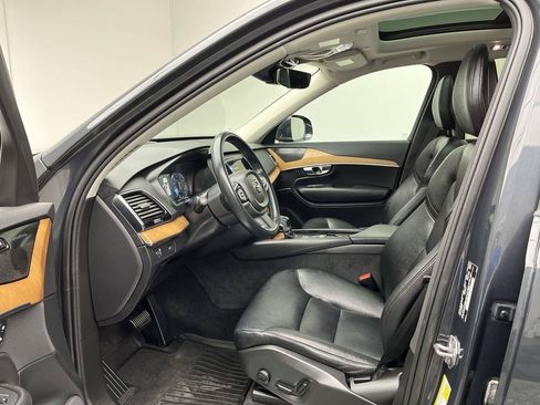 Used 2022 Volvo XC90 T6 Momentum w/ Advanced Package AWD/4WD image 3
