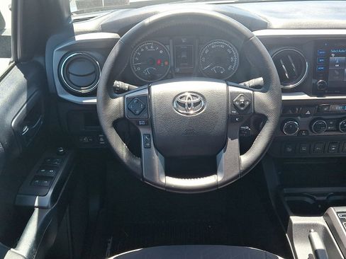 Used 2016 Toyota Tacoma TRD Sport w/ Premium & Technology Package AWD/4WD image 11