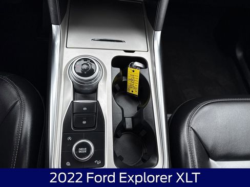 Used 2022 Ford Explorer XLT w/ XLT Sport Appearance Package AWD/4WD image 26