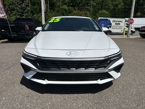 Used 2025 Hyundai Elantra SE FWD image 11