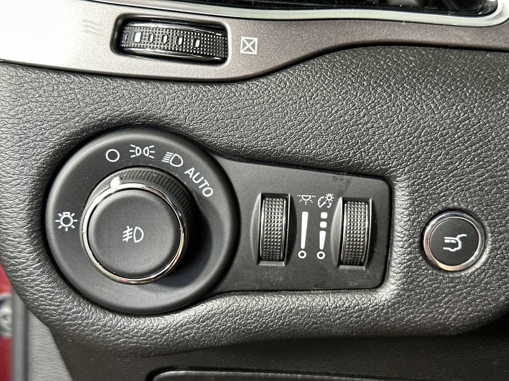 Used 2020 Jeep Cherokee Limited AWD/4WD image 20