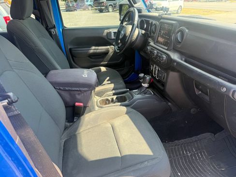 Used 2021 Jeep Gladiator Sport AWD/4WD image 3