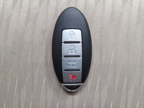 Used 2019 Nissan Rogue SV image 32