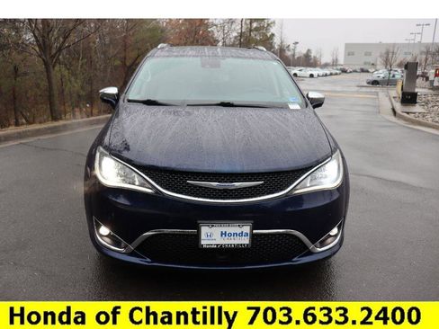 Used 2019 Chrysler Pacifica Limited w/ Advanced Safetytec Group image 2