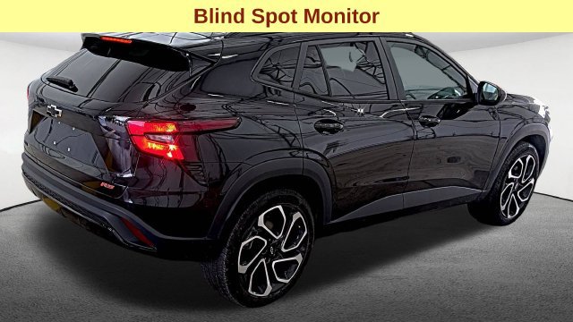 Used 2024 Chevrolet Trax RS w/ Driver Confidence Package FWD image 4