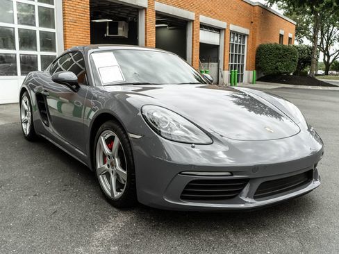 Used 2018 Porsche 718 Cayman RWD image 5