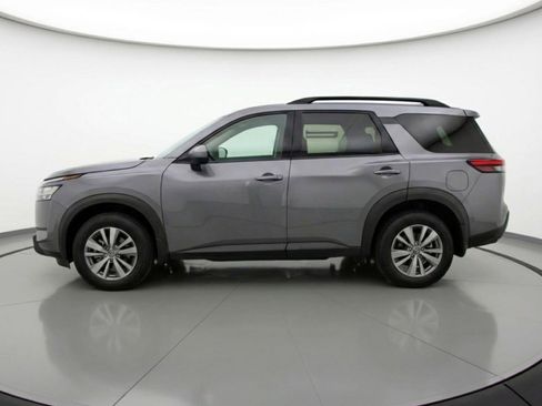 Used 2025 Nissan Pathfinder SV image 5