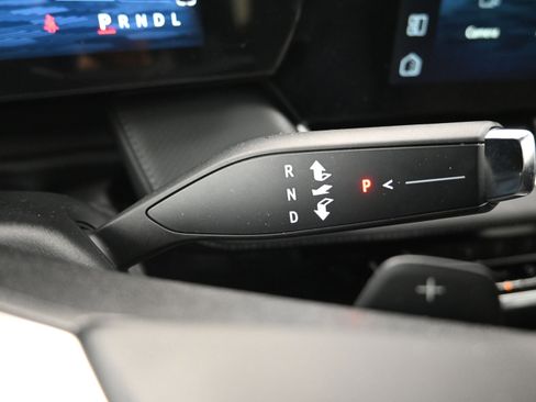 Used 2025 Chevrolet Equinox LT w/ Safety and Technology Package image 18