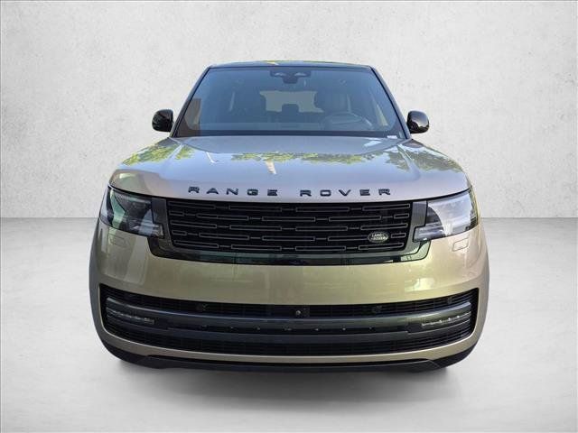 Used 2025 Land Rover Range Rover SE AWD/4WD image 2