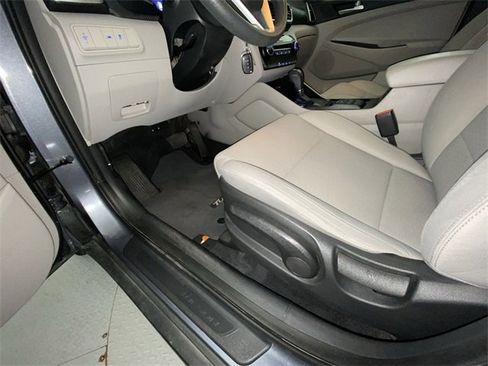 Used 2021 Hyundai Tucson SE w/ Cargo Package image 12