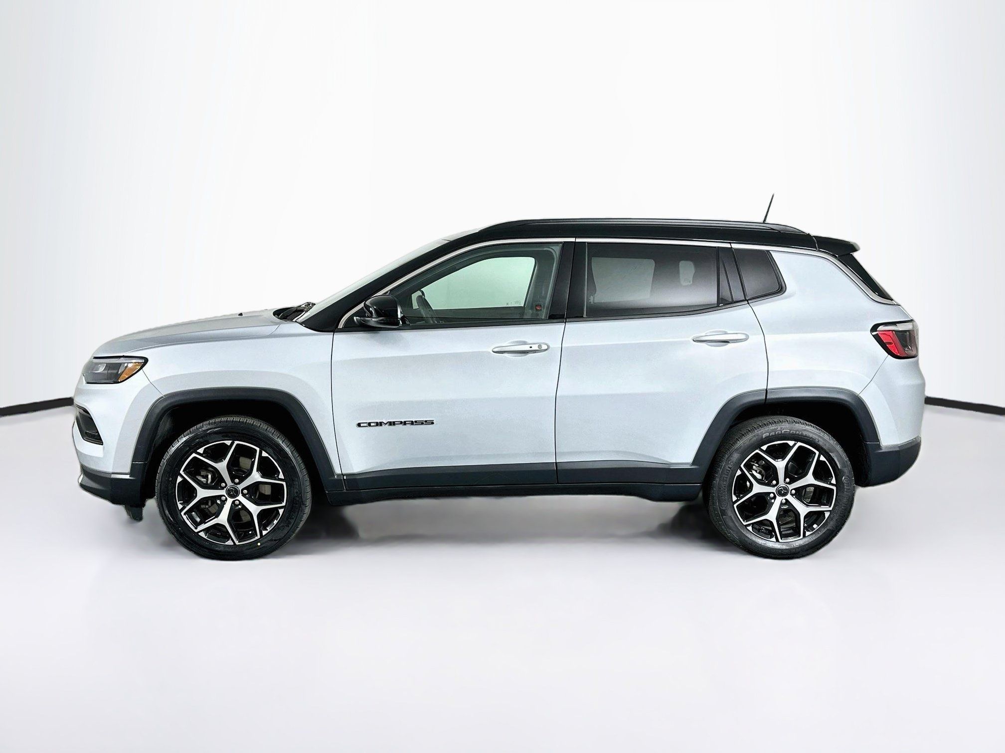 Used 2025 Jeep Compass Limited AWD/4WD image 4