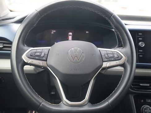 Used 2024 Volkswagen Taos SE FWD image 12