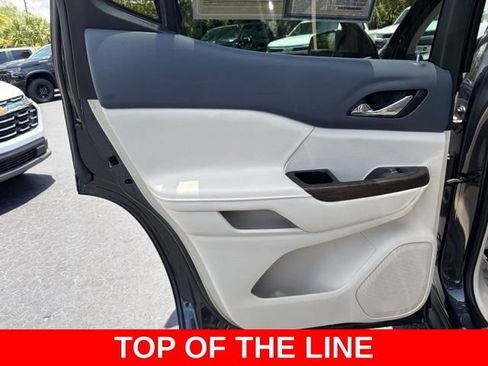 Used 2022 GMC Acadia Denali w/ Denali Ultimate Package FWD image 13