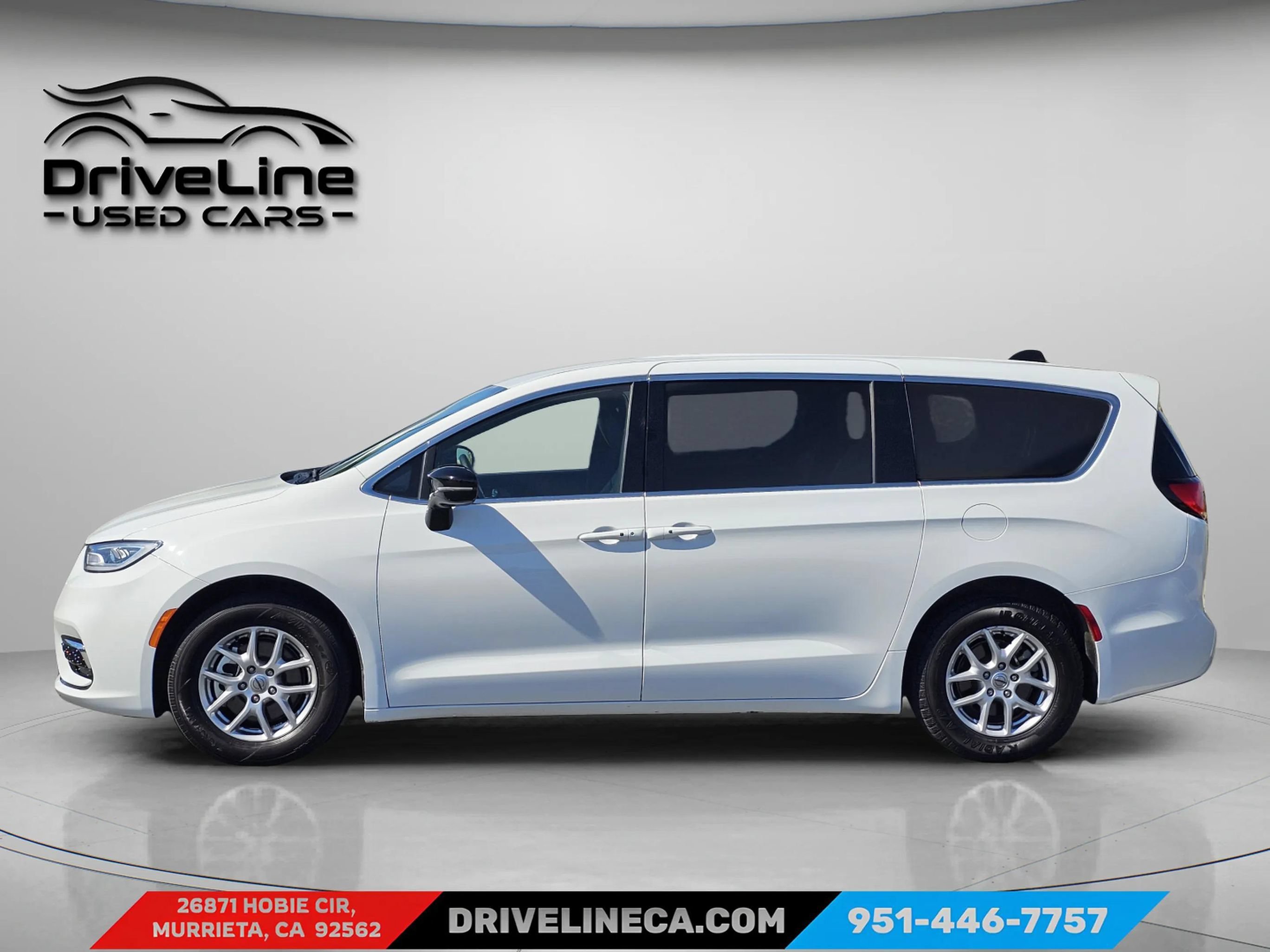Used 2025 Chrysler Pacifica Select FWD image 14